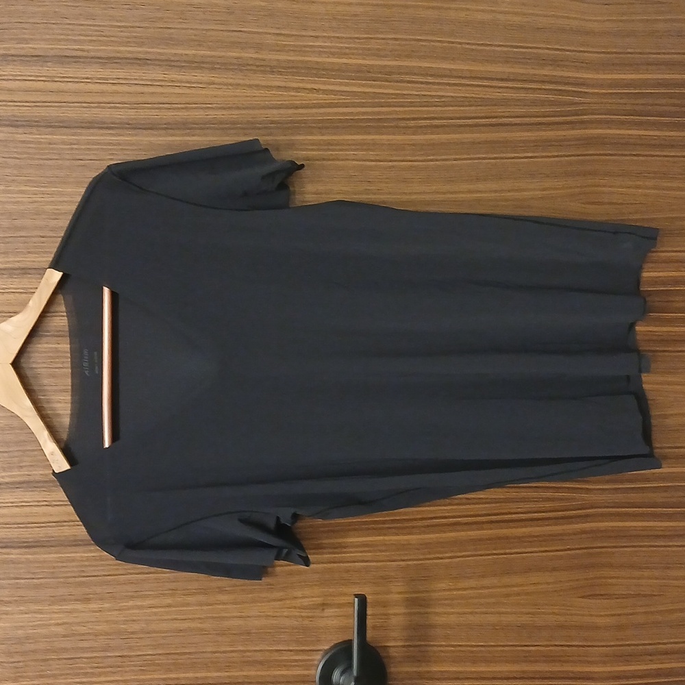 UNIQLO Airism VNeck Sheer Shirt Sz L